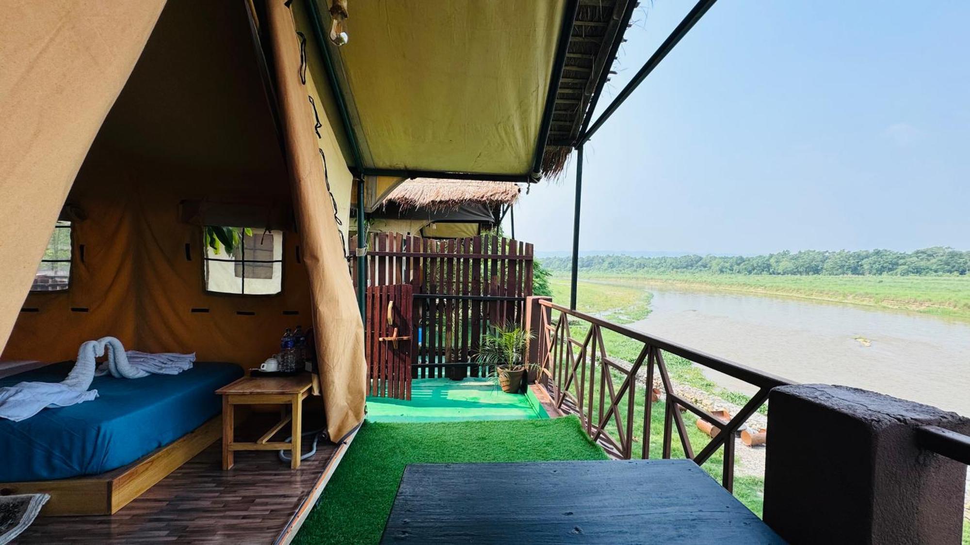 Jungle Wildlife Camp Hotel Саураха Екстериор снимка