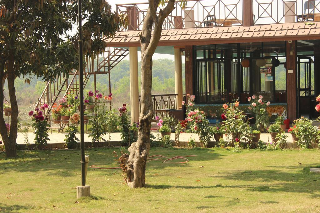 Jungle Wildlife Camp Hotel Саураха Екстериор снимка