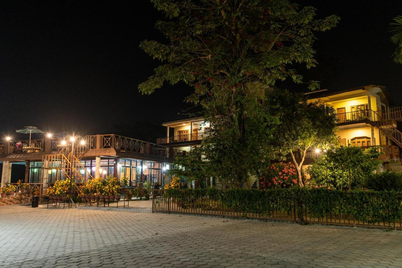 Jungle Wildlife Camp Hotel Саураха Екстериор снимка